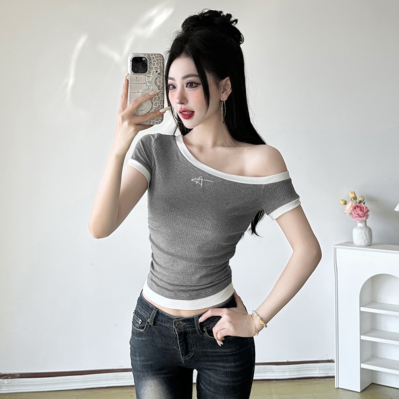 Korean-Style Color-Blocking Off-Shoulder Slim-Fit Crop Top with Meteor Embroidery - Trendy Bagged Edge T-Shirt Korean-Style Color-Blocking Off-Shoulder Slim-Fit Crop Top with Meteor Embroidery - Trendy Bagged Edge T-Shirt