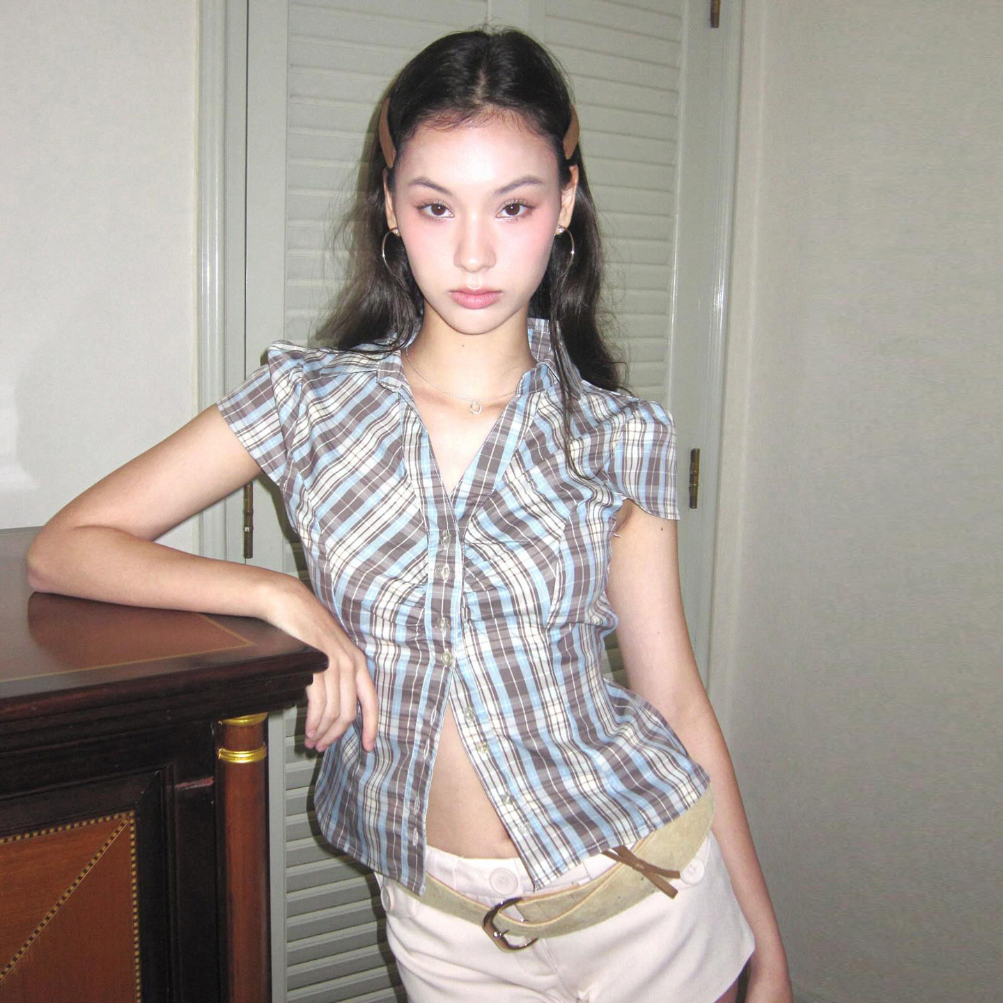 Korean-Style Color-Blocking Plaid Print Lapel Shirt - Waist-Cinching Slim Fit Pleated Short Top for Versatile Fashion Korean-Style Color-Blocking Plaid Print Lapel Shirt - Waist-Cinching Slim Fit Pleated Short Top for Versatile Fashion