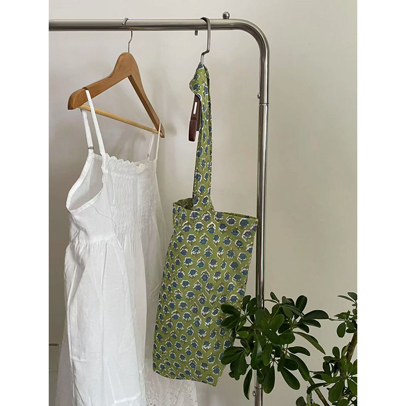 Korean Style Floral Single-Shoulder Tote Bag, Large Capacity Commuter Handbag, Versatile Canvas Bag for Everyday Use Korean Style Floral Single-Shoulder Tote Bag, Large Capacity Commuter Handbag, Versatile Canvas Bag for Everyday Use