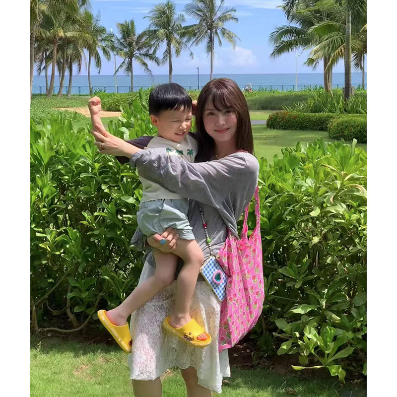 Korean Style Floral Single-Shoulder Tote Bag, Large Capacity Commuter Handbag, Versatile Canvas Bag for Everyday Use Korean Style Floral Single-Shoulder Tote Bag, Large Capacity Commuter Handbag, Versatile Canvas Bag for Everyday Use