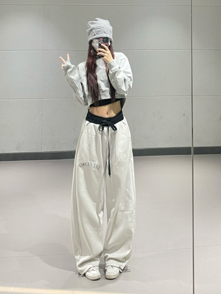 Korean Style Gray Short Sweatshirt and Double Waist Straight-Leg Sports Pants Set for Spring Summer Dance Outfit Korean Style Gray Short Sweatshirt and Double Waist Straight-Leg Sports Pants Set for Spring Summer Dance Outfit