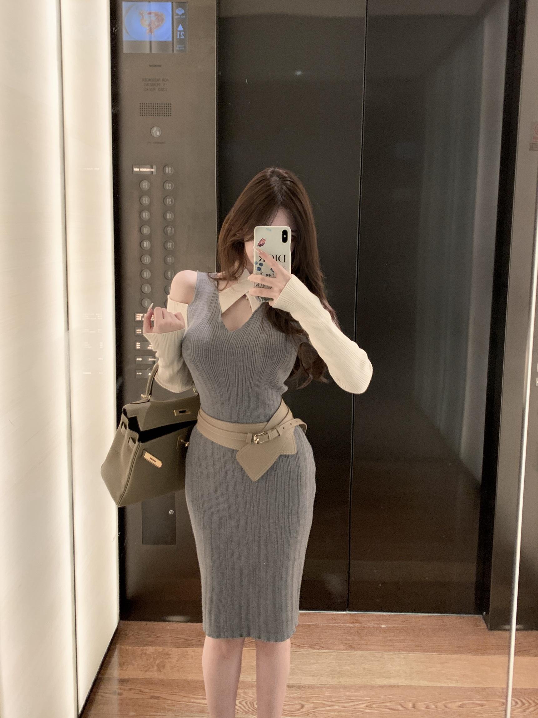 Korean Style Halter Neck V-Neck Slim Fit Off-Shoulder Knitted Dress - Chic Rosey Design for Effortless Elegance Korean Style Halter Neck V-Neck Slim Fit Off-Shoulder Knitted Dress - Chic Rosey Design for Effortless Elegance