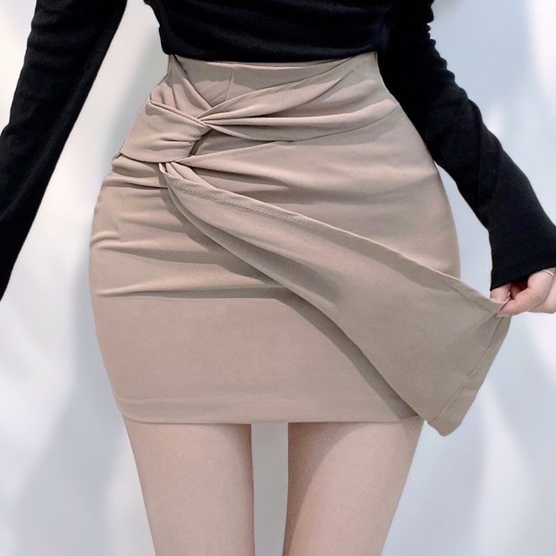 Korean Style High-Waisted Bodycon Short Skirt with Clever Twist Design - Slimming Elastic Women's Half Skirt