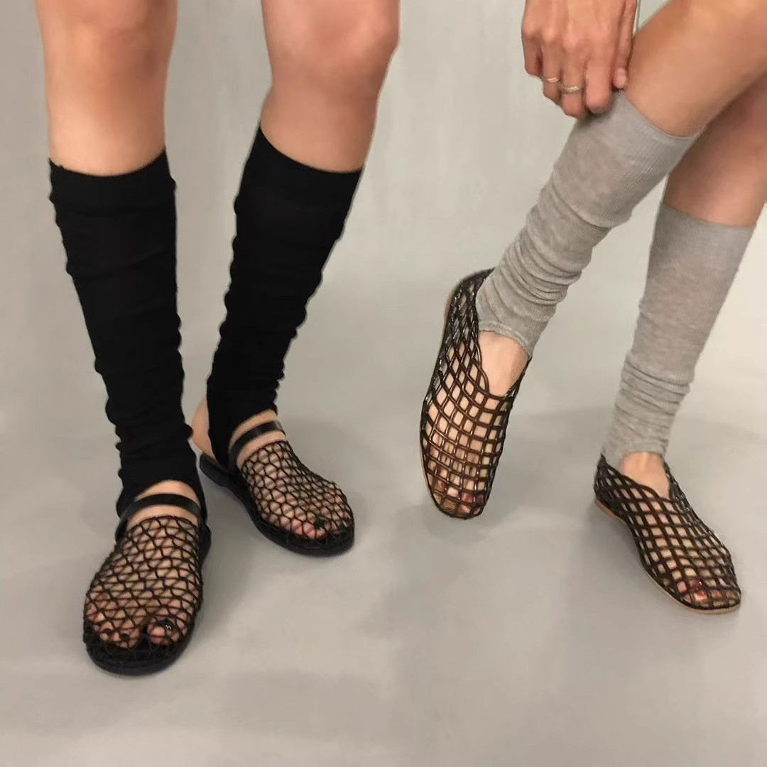 Korean Style Hollow Mesh Jelly Beach Sandals - Closed-Toe Crystal Flat Slippers for Summer Casual Wear Korean Style Hollow Mesh Jelly Beach Sandals - Closed-Toe Crystal Flat Slippers for Summer Casual Wear