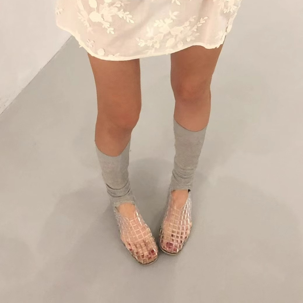 Korean Style Hollow Mesh Jelly Beach Sandals - Closed-Toe Crystal Flat Slippers for Summer Casual Wear Korean Style Hollow Mesh Jelly Beach Sandals - Closed-Toe Crystal Flat Slippers for Summer Casual Wear