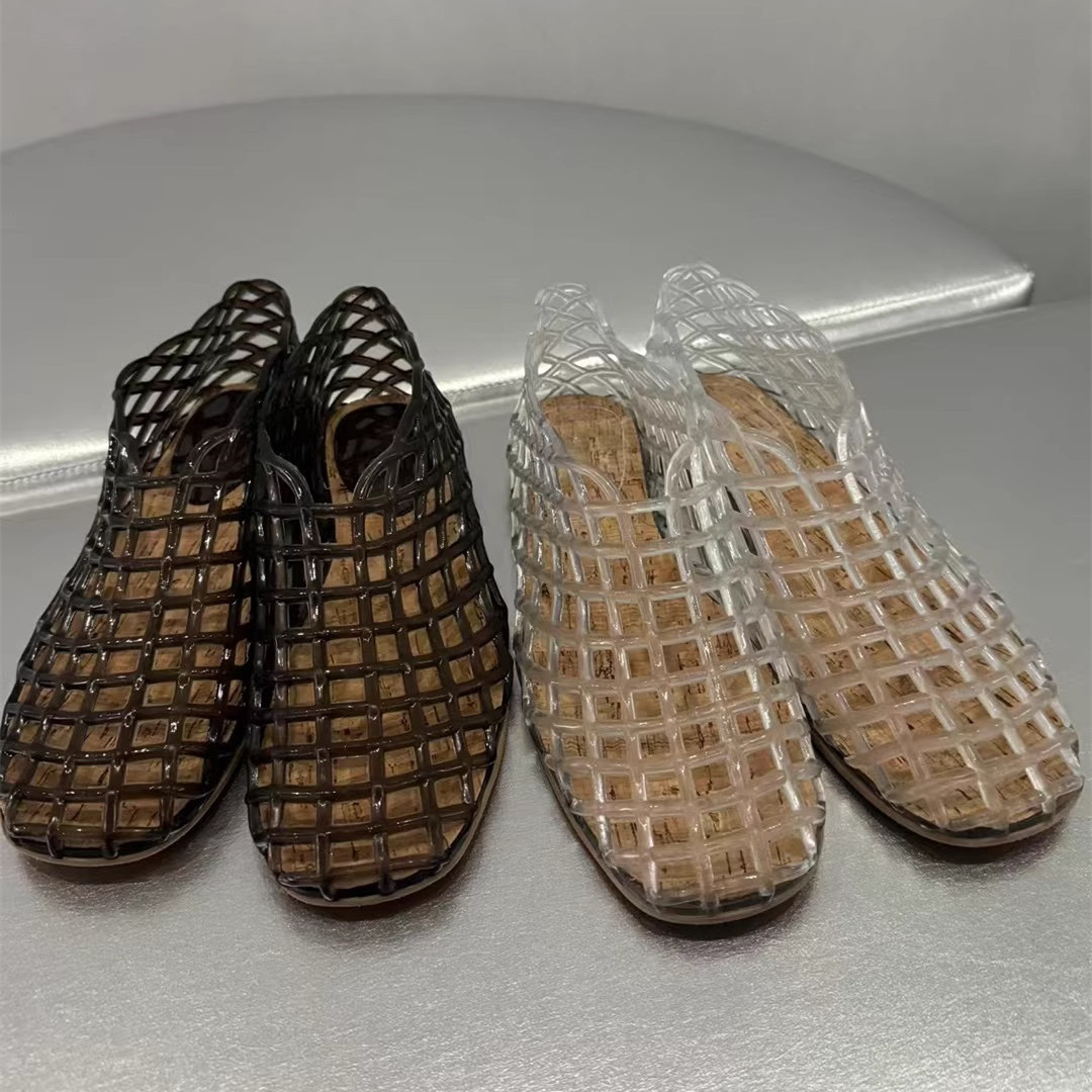 Korean Style Hollow Mesh Jelly Beach Sandals - Closed-Toe Crystal Flat Slippers for Summer Casual Wear Korean Style Hollow Mesh Jelly Beach Sandals - Closed-Toe Crystal Flat Slippers for Summer Casual Wear