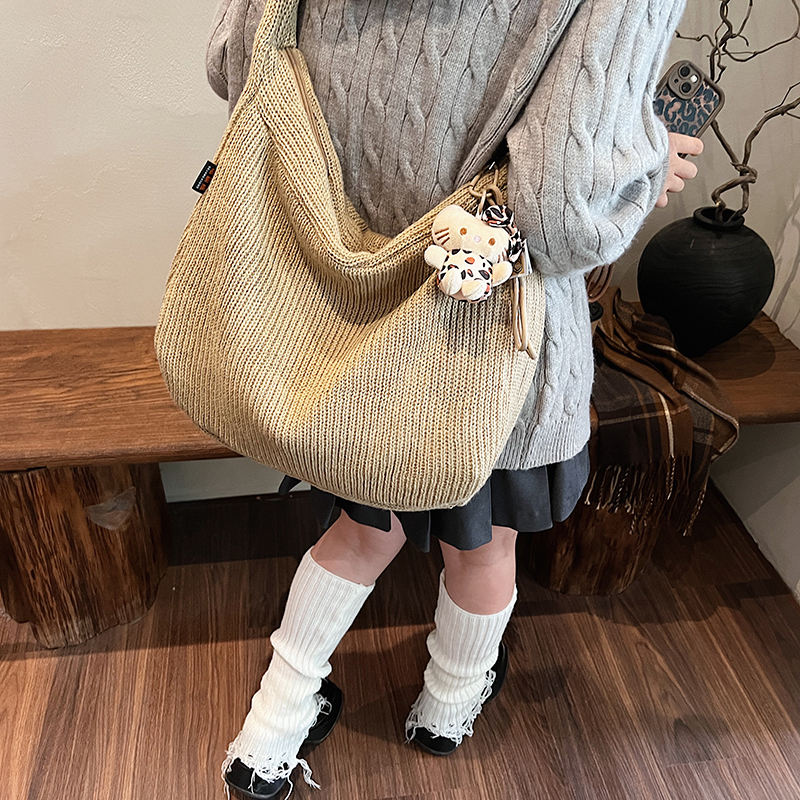 Korean-Style Knitted Crossbody Tote Bag, Large Capacity for Autumn/Winter 2024, Perfect for Class and Commuting