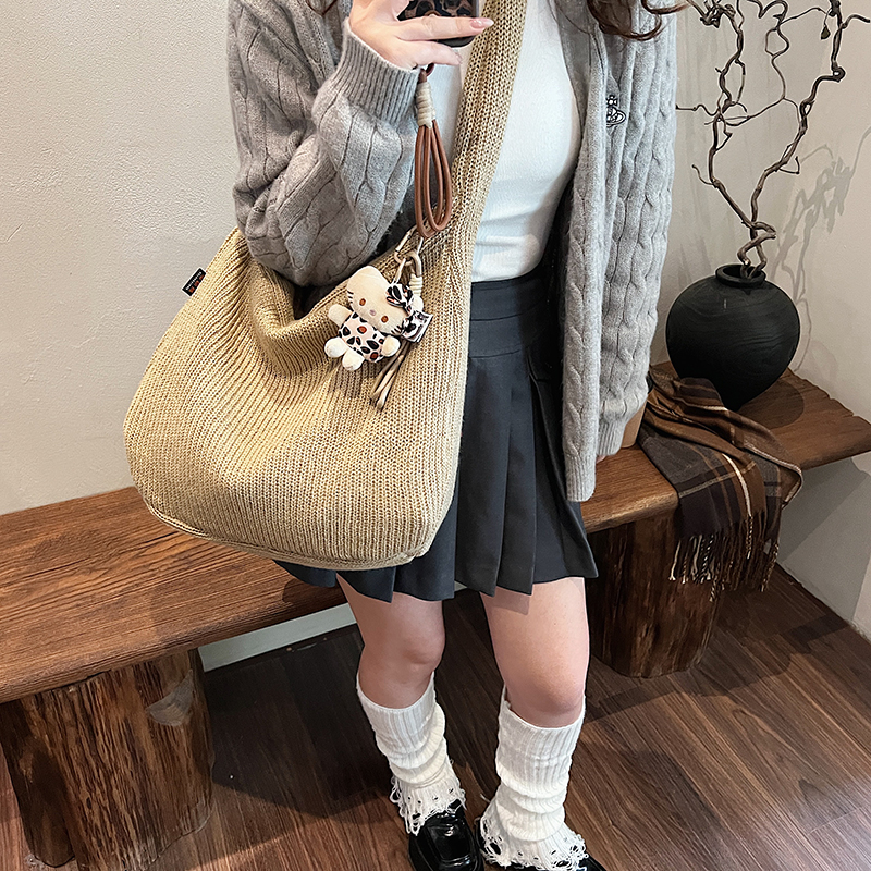 Korean-Style Knitted Crossbody Tote Bag, Large Capacity for Autumn/Winter 2024, Perfect for Class and Commuting Korean-Style Knitted Crossbody Tote Bag, Large Capacity for Autumn/Winter 2024, Perfect for Class and Commuting