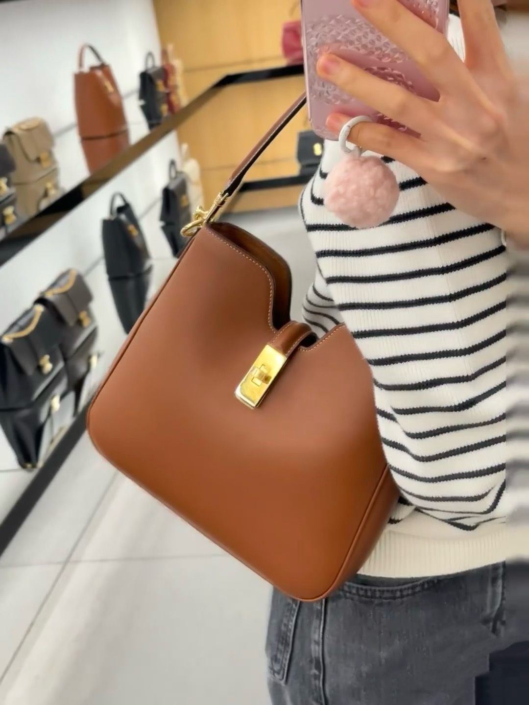 Korean-Style Light Luxury Bucket Bag with Lock Buckle, Women's Crossbody Shoulder Bag for Commuting, Niche Design 2025