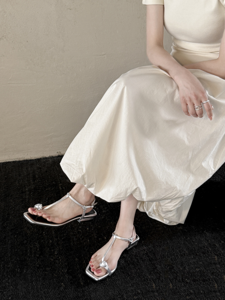 Korean-Style Minimalist Wind-Resistant Toe-Post Sandals for Women - T-Shaped Silver Sandals for Summer Beach Vacation