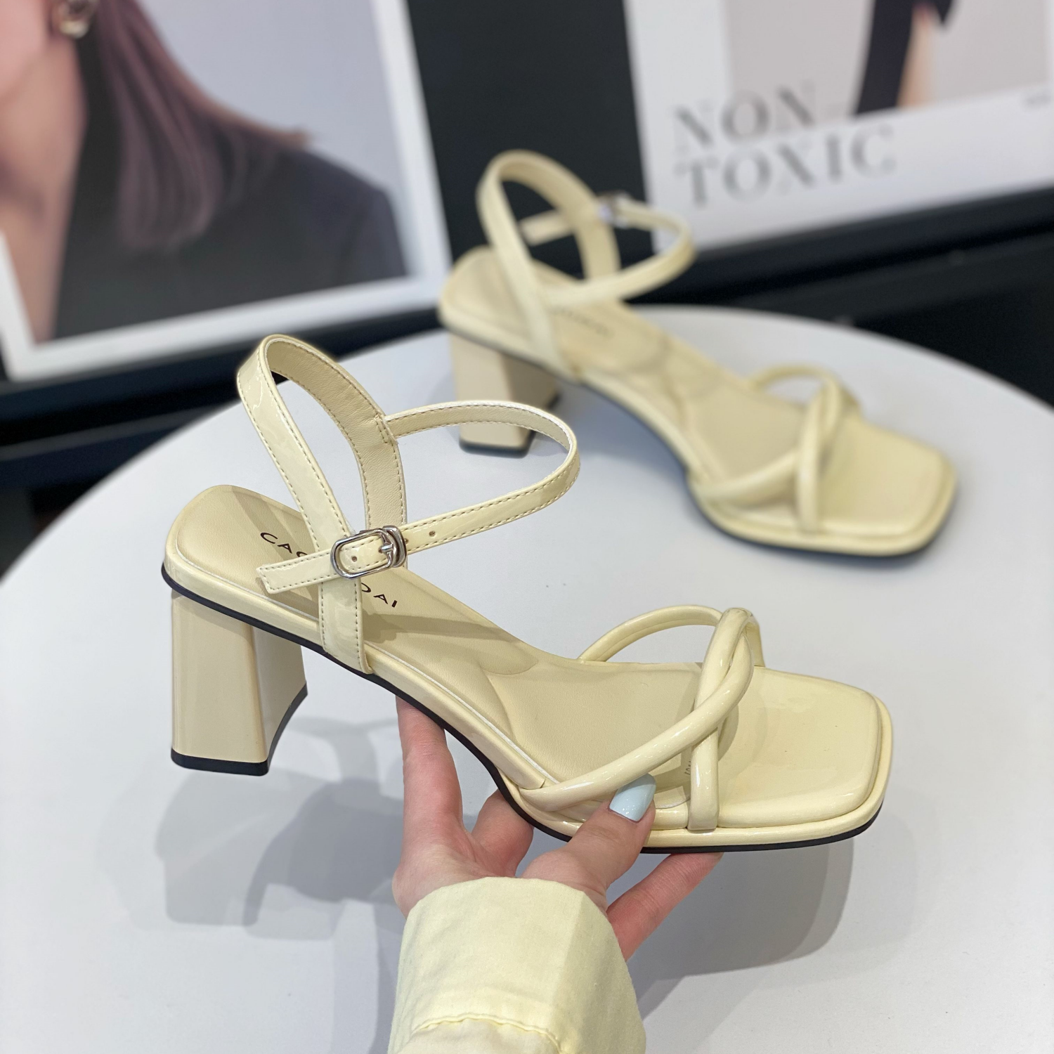 Korean-Style One-Strap Chunky-Heeled Sandals for Women - Trendy Cross-Strap Square-Toe Roman Evening Shoes for Summer 2025 Korean-Style One-Strap Chunky-Heeled Sandals for Women - Trendy Cross-Strap Square-Toe Roman Evening Shoes for Summer 2025