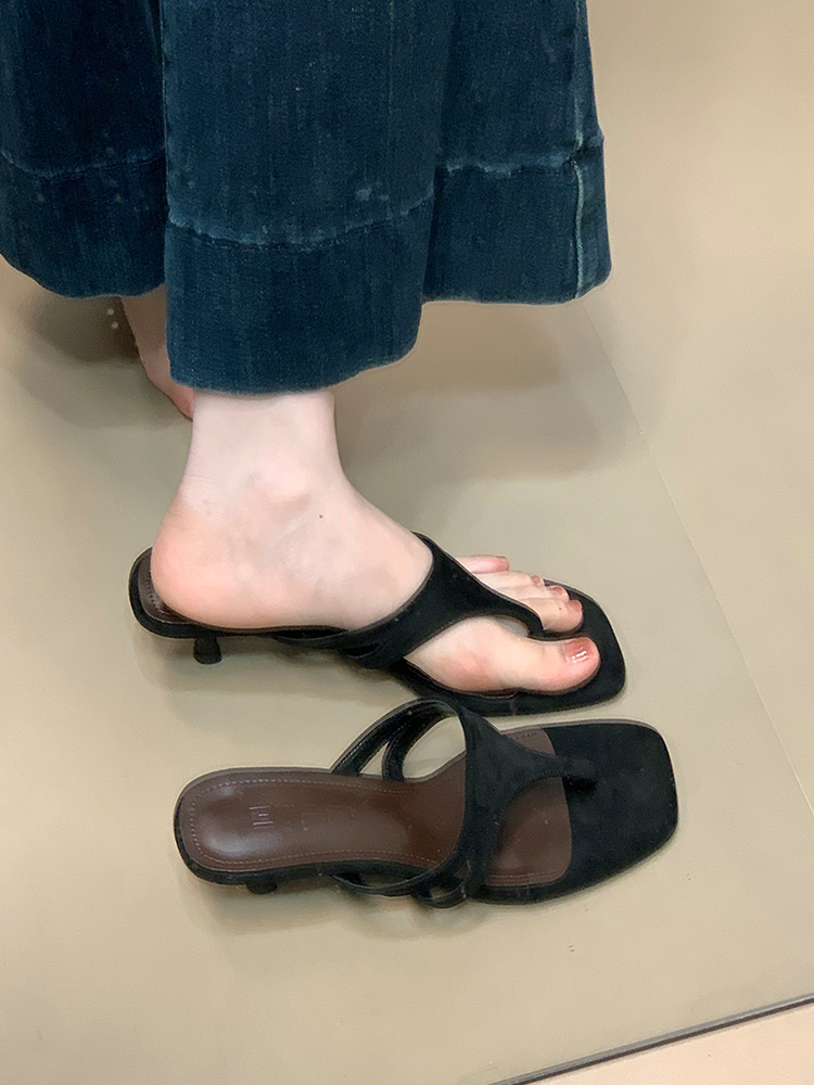 Korean Style One-Strap Thin Heel Square Toe Flip Flops for Women - Ocean-Inspired Summer Footwear 2025 Korean Style One-Strap Thin Heel Square Toe Flip Flops for Women - Ocean-Inspired Summer Footwear 2025