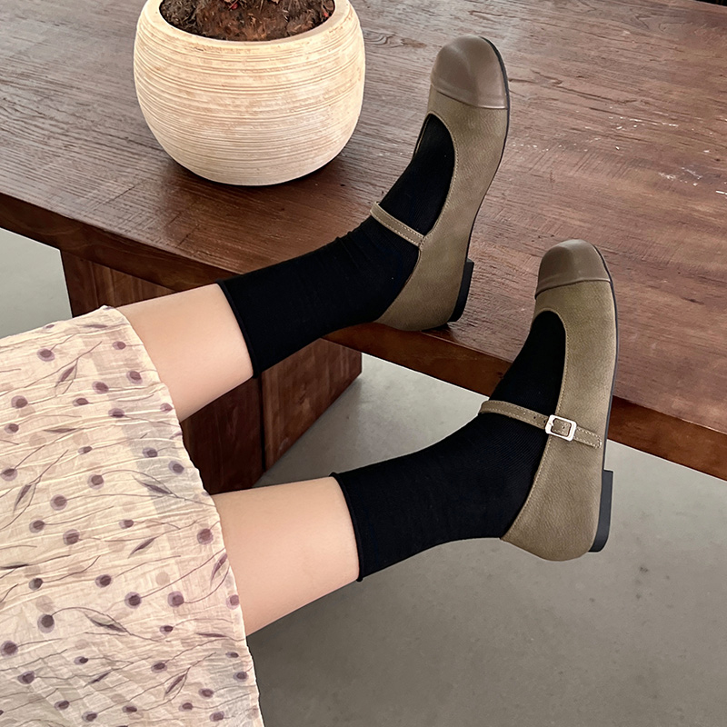 Korean-Style Plus-Size Women's Mary Jane Flat Shoes, Trendy Autumn Leather Slip-Ons for Wide Feet, Sizes 40-43 Korean-Style Plus-Size Women's Mary Jane Flat Shoes, Trendy Autumn Leather Slip-Ons for Wide Feet, Sizes 40-43