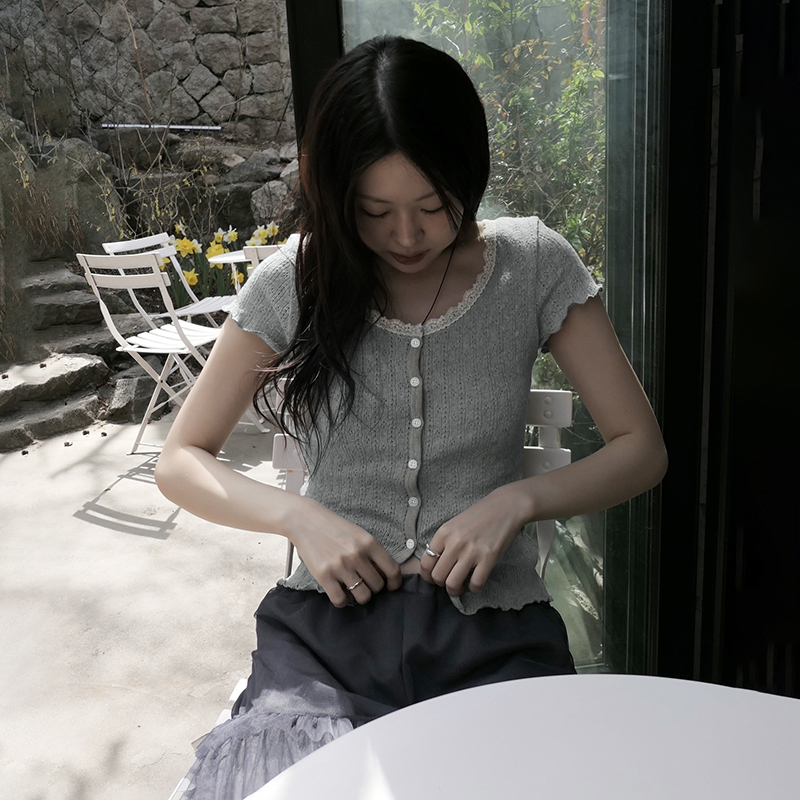 Korean Style Retro Basic Short-Sleeve Cardigan with Lace Trim and Single-Breasted Knitted Top for Y2K Fashion Korean Style Retro Basic Short-Sleeve Cardigan with Lace Trim and Single-Breasted Knitted Top for Y2K Fashion