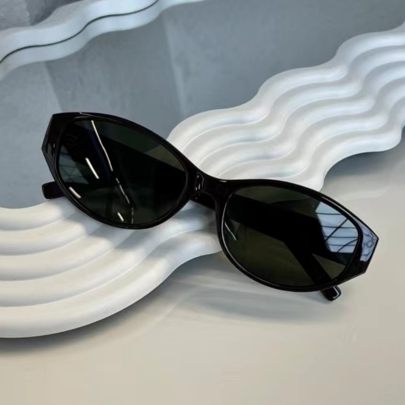 Korean-Style Retro Cat-Eye White Polarized Sunglasses for Women - Trendy High-End Cool Shades for Square and Round Faces Korean-Style Retro Cat-Eye White Polarized Sunglasses for Women - Trendy High-End Cool Shades for Square and Round Faces