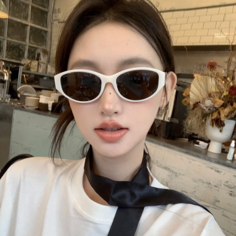 Korean-Style Retro Cat-Eye White Polarized Sunglasses for Women - Trendy High-End Cool Shades for Square and Round Faces