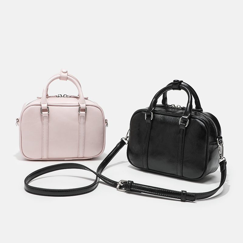 Korean-Style Retro College Tote Bag - Trendy High-Quality Boston Bag with Niche Design for Fashionable Looks