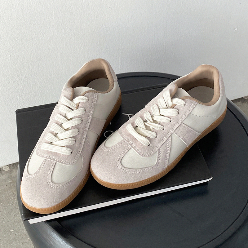 Korean Style Retro Lace-Up Training Shoes for Women, Large Size 41-43, Classic Casual White Sports Sneakers