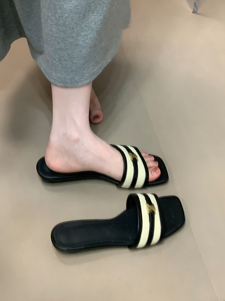 Korean-Style Retro Open-Toe Slide Sandals for Women - Comfortable Spliced Design for Outdoor Summer 2025 Fashion Korean-Style Retro Open-Toe Slide Sandals for Women - Comfortable Spliced Design for Outdoor Summer 2025 Fashion