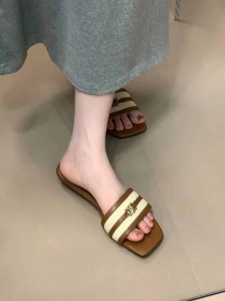 Korean-Style Retro Open-Toe Slide Sandals for Women - Comfortable Spliced Design for Outdoor Summer 2025 Fashion Korean-Style Retro Open-Toe Slide Sandals for Women - Comfortable Spliced Design for Outdoor Summer 2025 Fashion