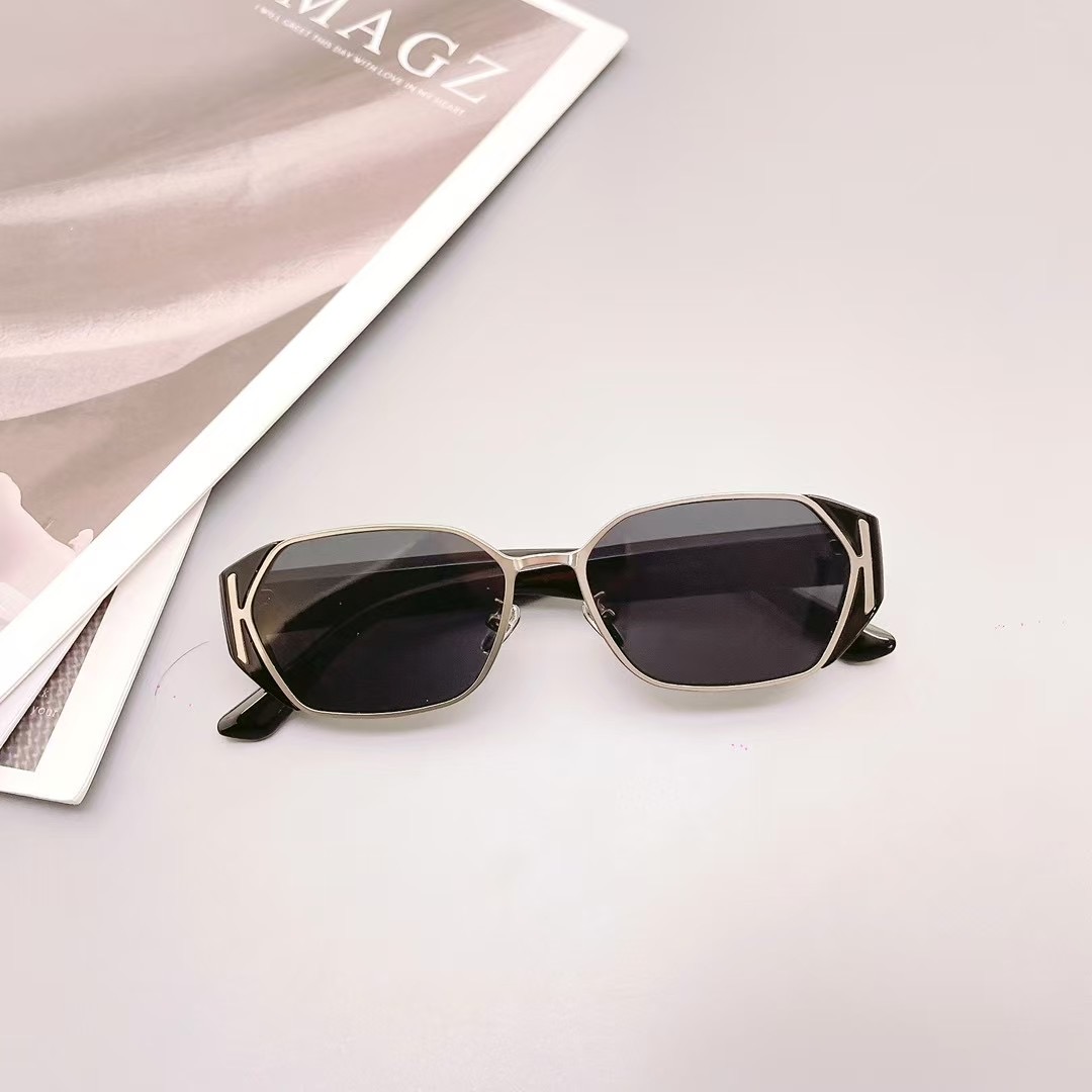 Korean-Style Retro Small Ice Cube Sunglasses for Women - Square Frame, Flattering for Round Faces, Fashionable UV Protection Eyewear Korean-Style Retro Small Ice Cube Sunglasses for Women - Square Frame, Flattering for Round Faces, Fashionable UV Protection Eyewear