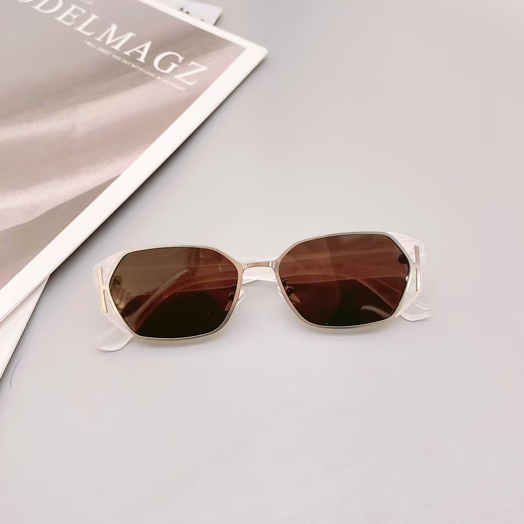 Korean-Style Retro Small Ice Cube Sunglasses for Women - Square Frame, Flattering for Round Faces, Fashionable UV Protection Eyewear