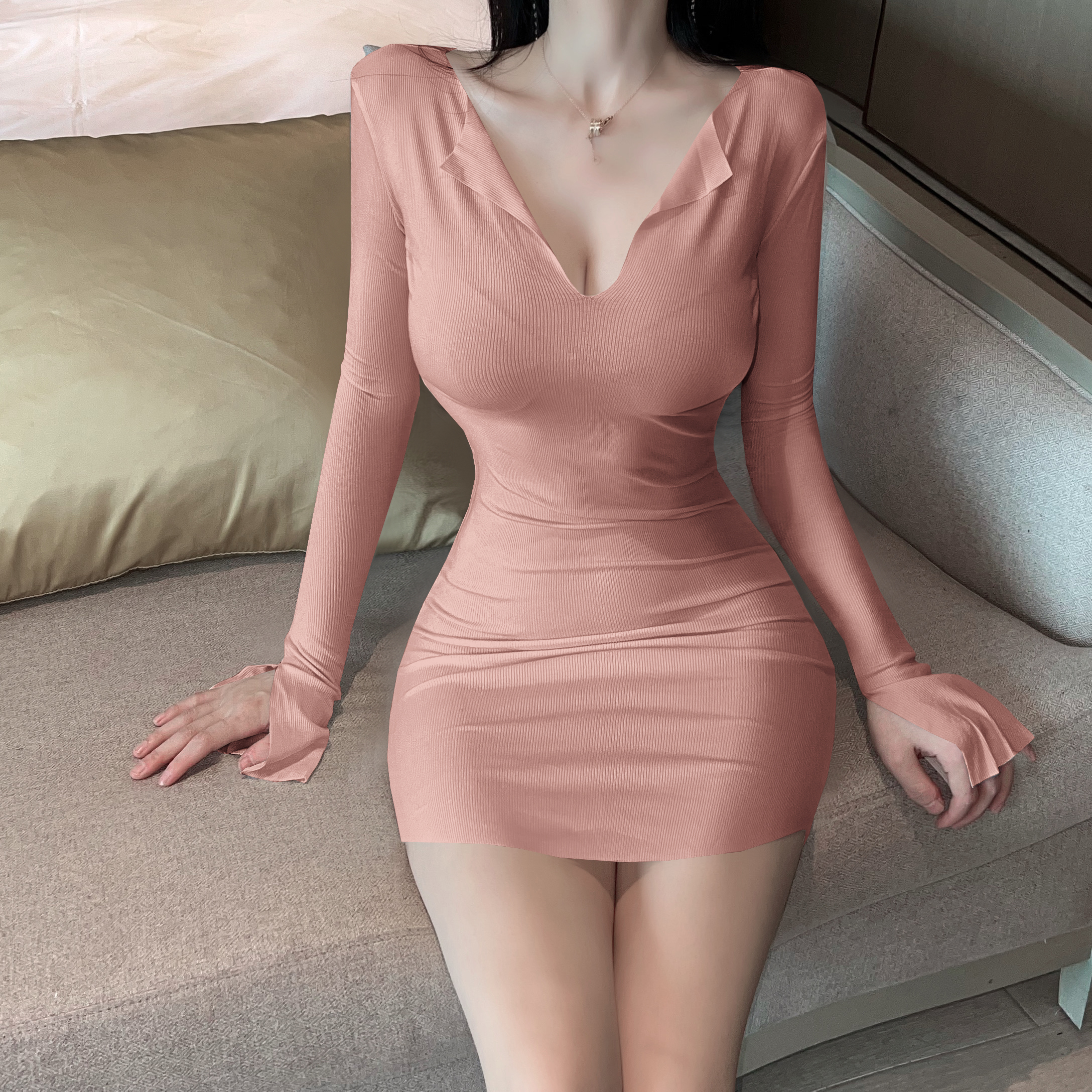 Korean Style Sexy Bodycon White Dress with Long Sleeves, Chest-Revealing Design, Perfect for Nightclub and Autumn Winter Fashion Korean Style Sexy Bodycon White Dress with Long Sleeves, Chest-Revealing Design, Perfect for Nightclub and Autumn Winter Fashion