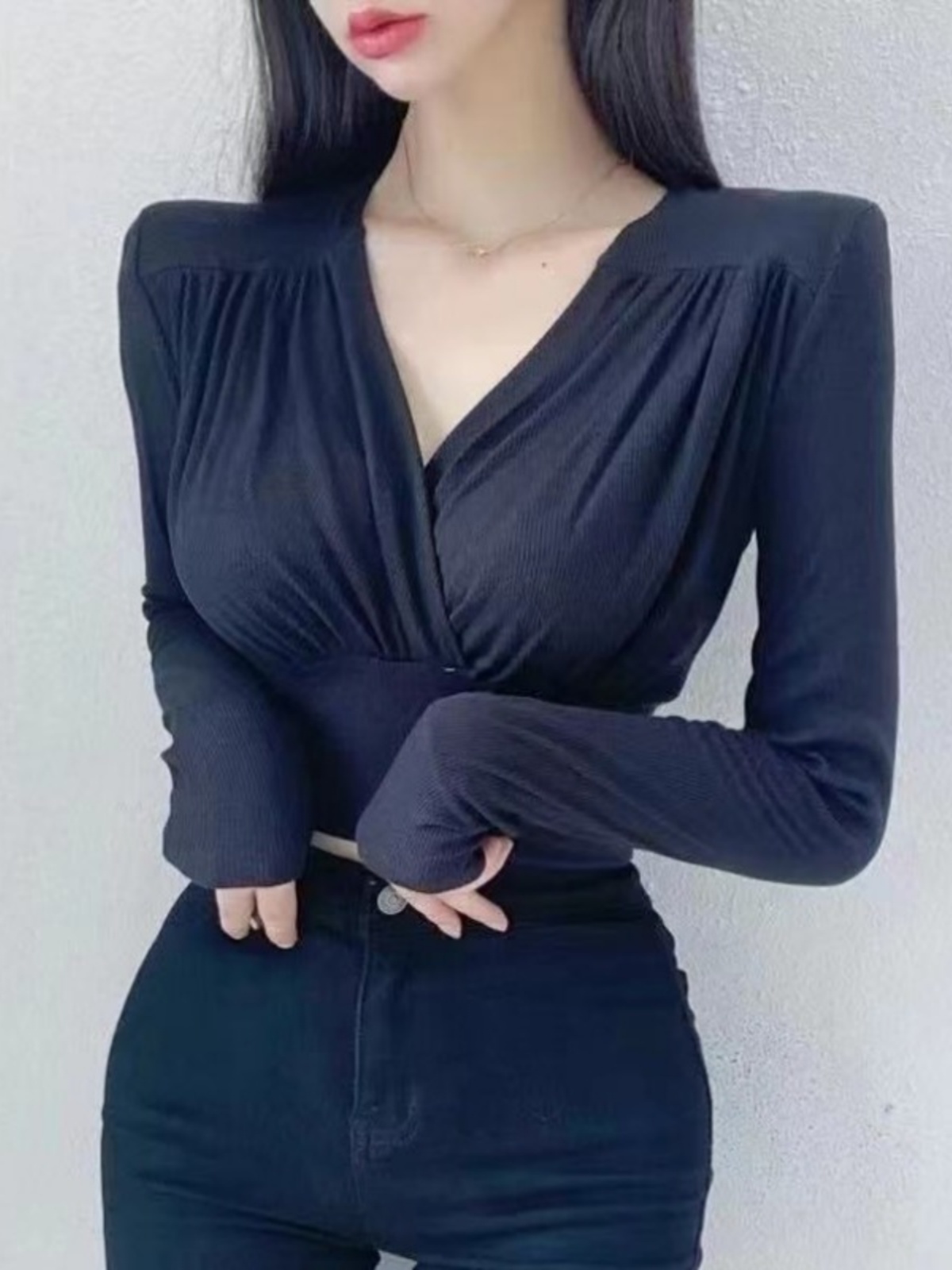 Korean Style Sexy Cross V-Neck Long Sleeve T-Shirt with Shoulder Pads for Women - Slim Fit Spring/Summer Waist-Short Top