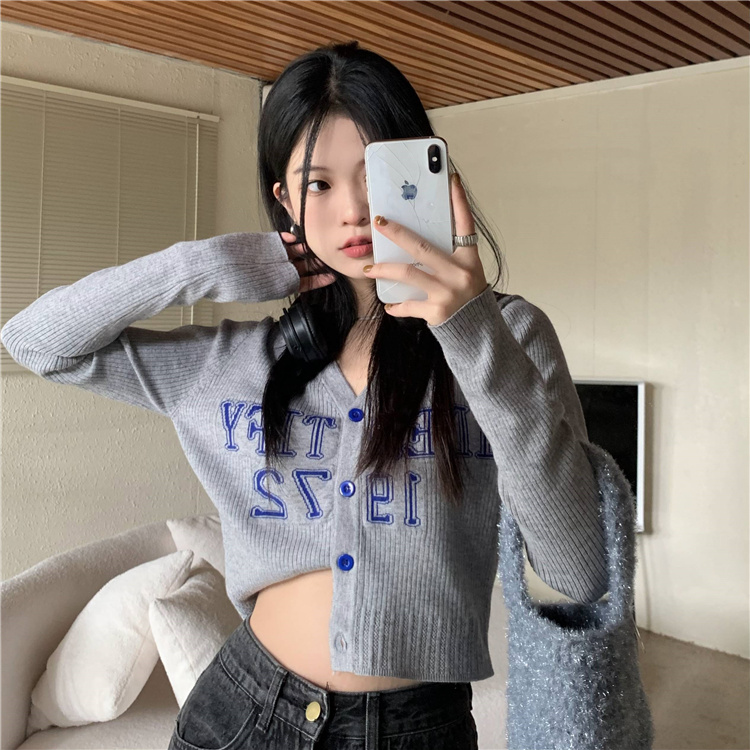 Korean Style Short Cardigan Sweater for Women - Single-Breasted Knitted Top, Slim Fit, Trendy Early Autumn Fashion Korean Style Short Cardigan Sweater for Women - Single-Breasted Knitted Top, Slim Fit, Trendy Early Autumn Fashion