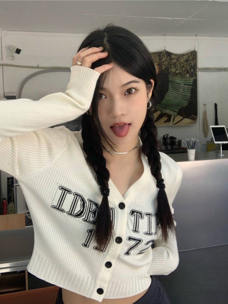 Korean Style Short Cardigan Sweater for Women - Single-Breasted Knitted Top, Slim Fit, Trendy Early Autumn Fashion