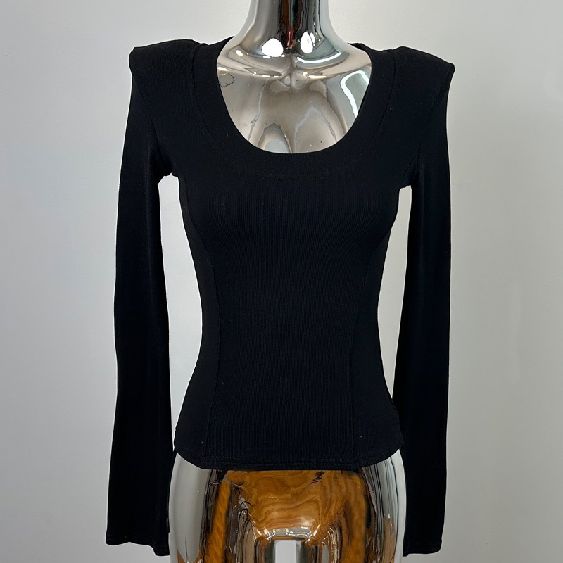 Korean Style Simple Feminine U-Neck Fitted Long Sleeve T-Shirt - Classic Base Layer for Every Year Korean Style Simple Feminine U-Neck Fitted Long Sleeve T-Shirt - Classic Base Layer for Every Year