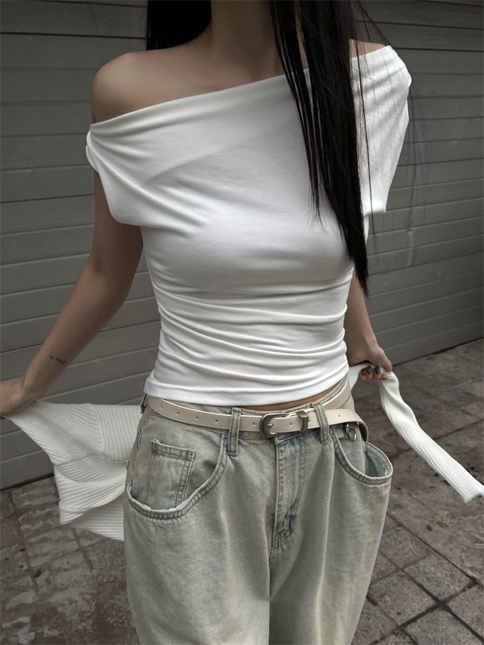 Korean Style Slim-Fitting White Basic T-Shirt for Women with Diagonal Off-Shoulder Design and Short Sleeves, Summer Versatile Top