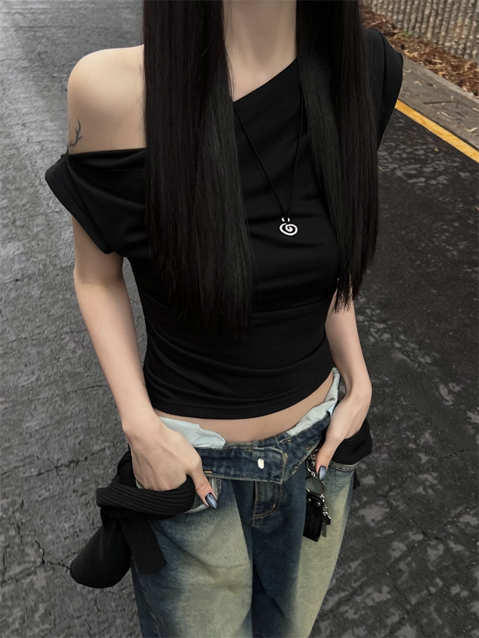 Korean Style Slim-Fitting White Basic T-Shirt for Women with Diagonal Off-Shoulder Design and Short Sleeves, Summer Versatile Top Korean Style Slim-Fitting White Basic T-Shirt for Women with Diagonal Off-Shoulder Design and Short Sleeves, Summer Versatile Top