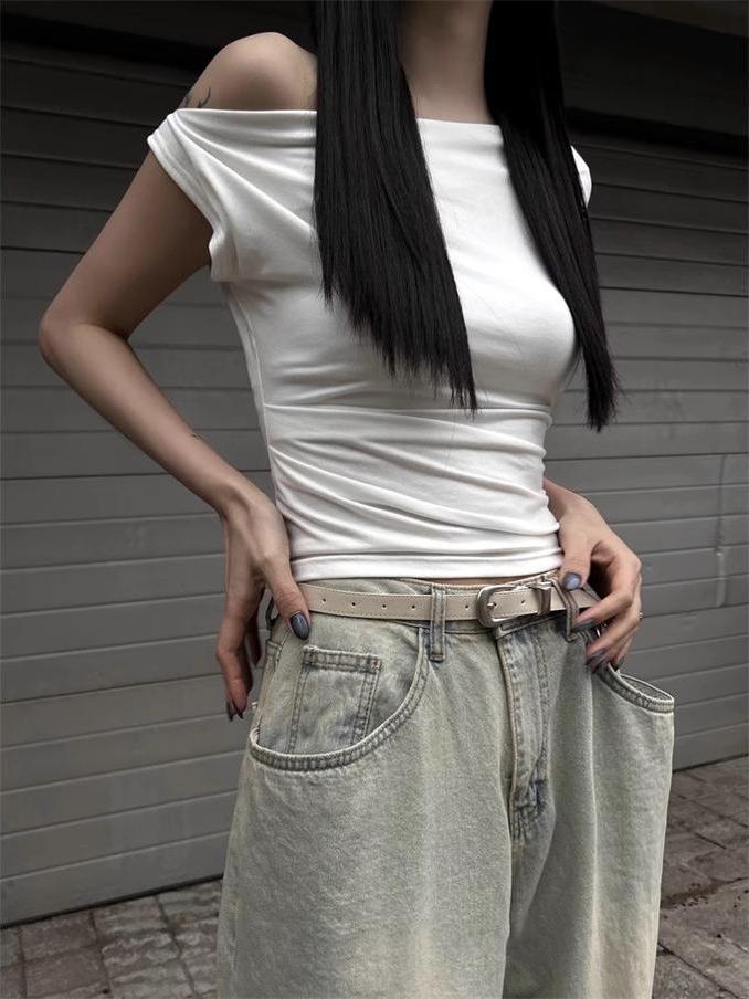 Korean Style Slim-Fitting White Basic T-Shirt for Women with Diagonal Off-Shoulder Design and Short Sleeves, Summer Versatile Top Korean Style Slim-Fitting White Basic T-Shirt for Women with Diagonal Off-Shoulder Design and Short Sleeves, Summer Versatile Top