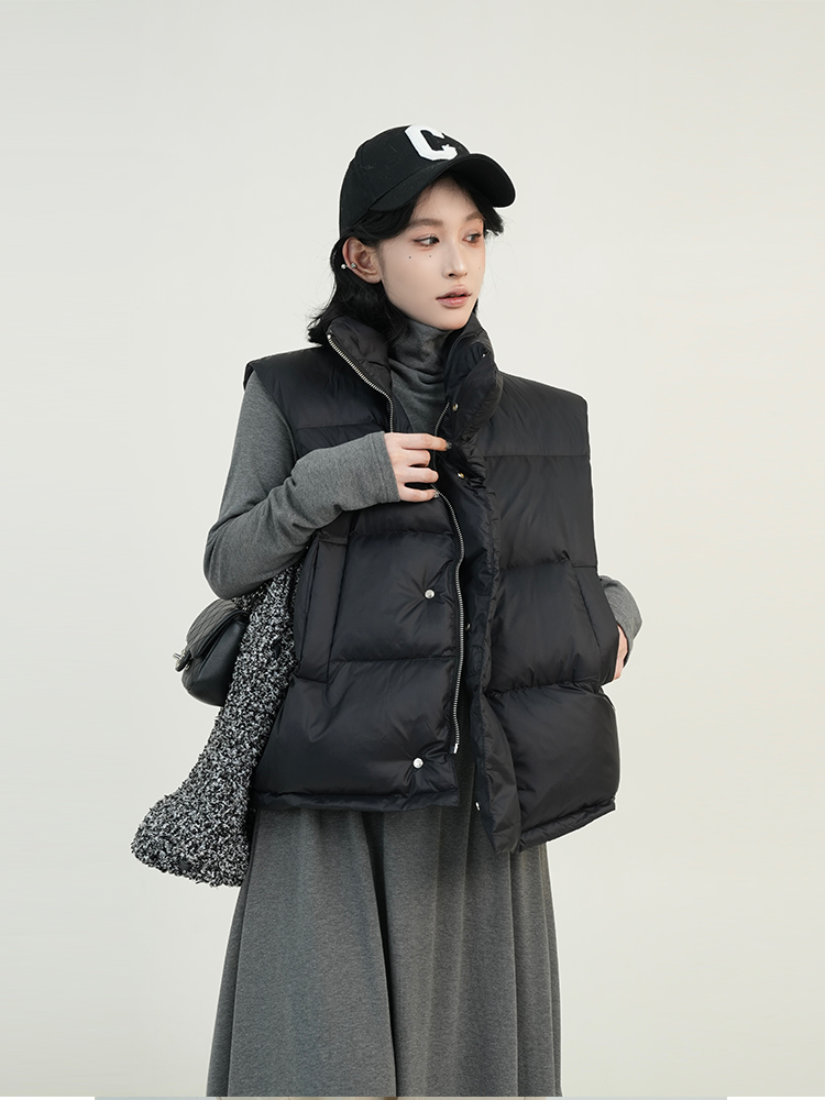 Korean Style Solid Color Stand Collar Sleeveless White Duck Down Jacket for Women - Versatile Loose Short Vest for Autumn & Winter Korean Style Solid Color Stand Collar Sleeveless White Duck Down Jacket for Women - Versatile Loose Short Vest for Autumn & Winter