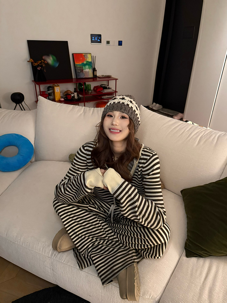 Korean Style Striped Hoodie & Casual Tank Top Set - Women's Relaxed Fit Hot Girl Fashion for 2024 Korean Style Striped Hoodie & Casual Tank Top Set - Women's Relaxed Fit Hot Girl Fashion for 2024