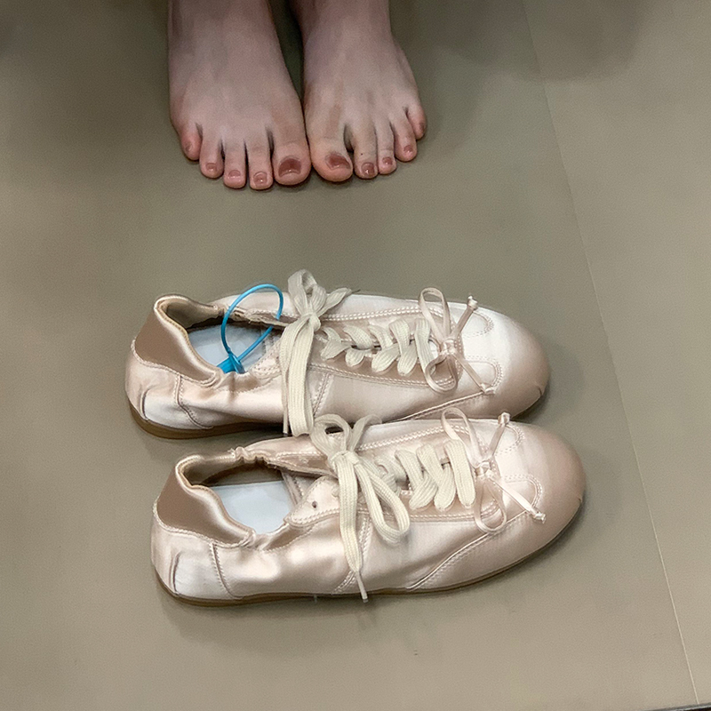 Lace-Up Ballet Training Shoes with Bow, Round Toe Casual Sports Footwear in Satin - Stylish Ocean One Design for Active Wear