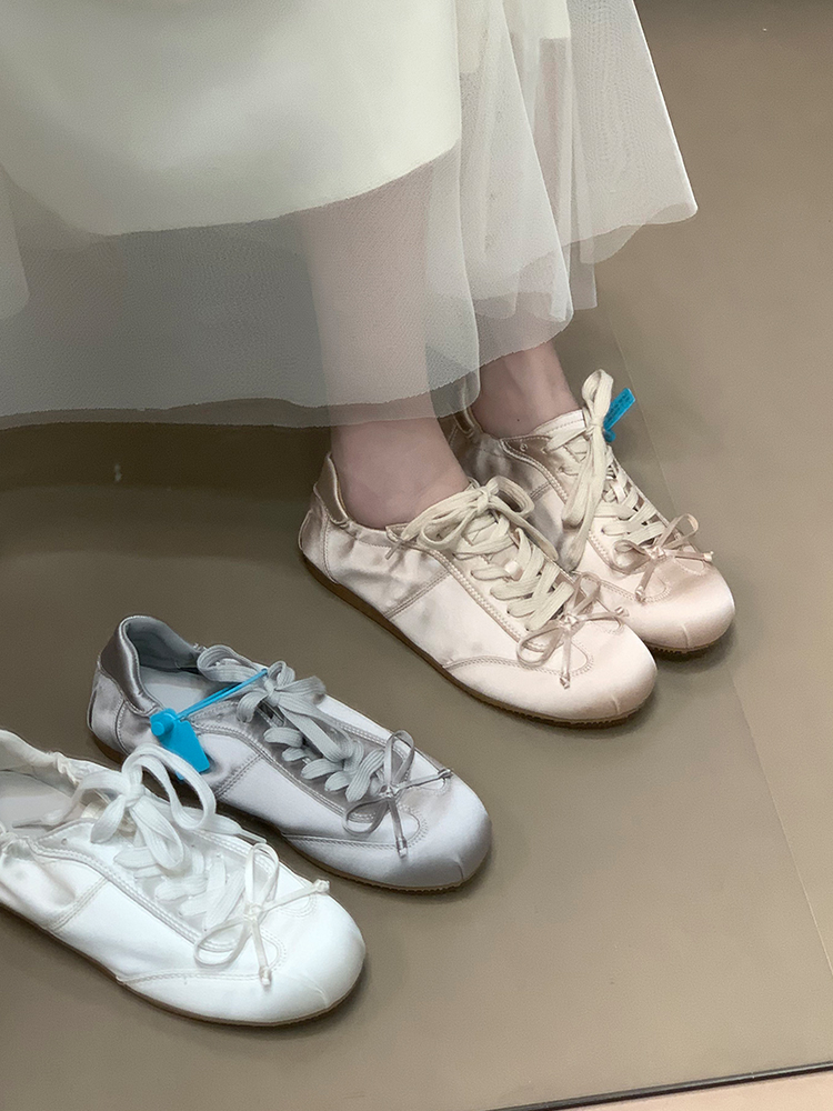 Lace-Up Ballet Training Shoes with Bow, Round Toe Casual Sports Footwear in Satin - Stylish Ocean One Design for Active Wear