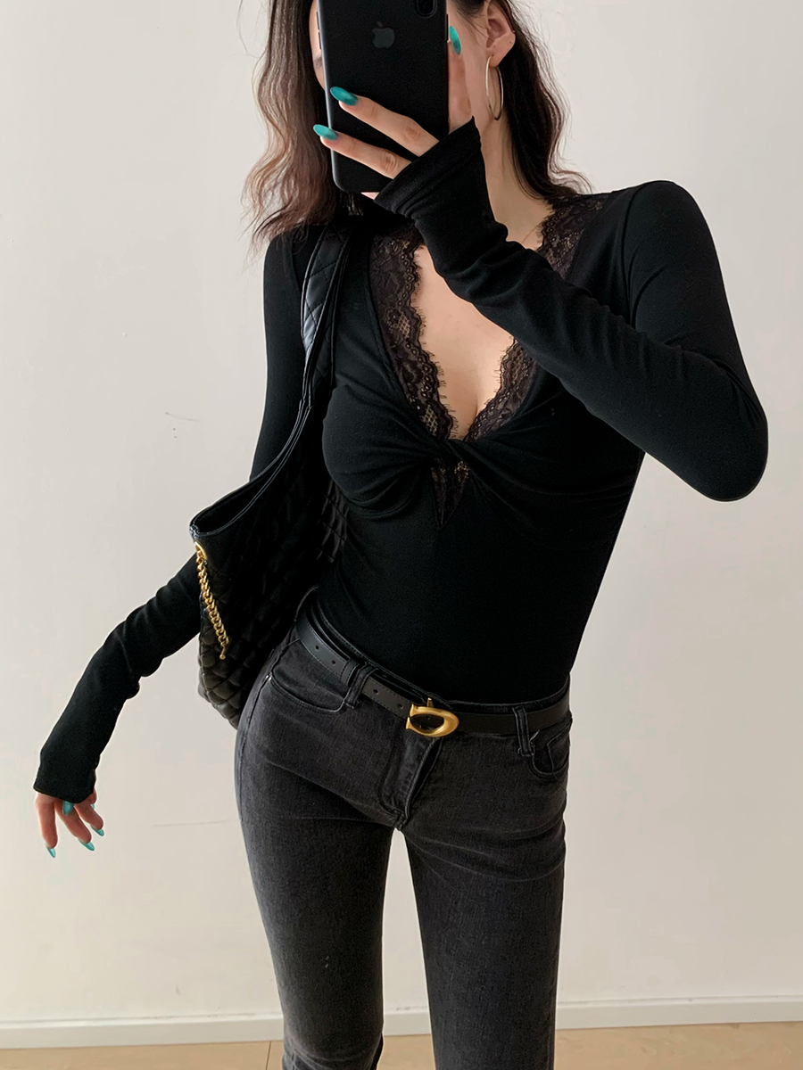 Lace V-Neck Long Sleeve T-Shirt for Women - Slim Fit Sexy Base Top in European American Style, Perfect for Y2K and Casual Chic Looks Lace V-Neck Long Sleeve T-Shirt for Women - Slim Fit Sexy Base Top in European American Style, Perfect for Y2K and Casual Chic Looks