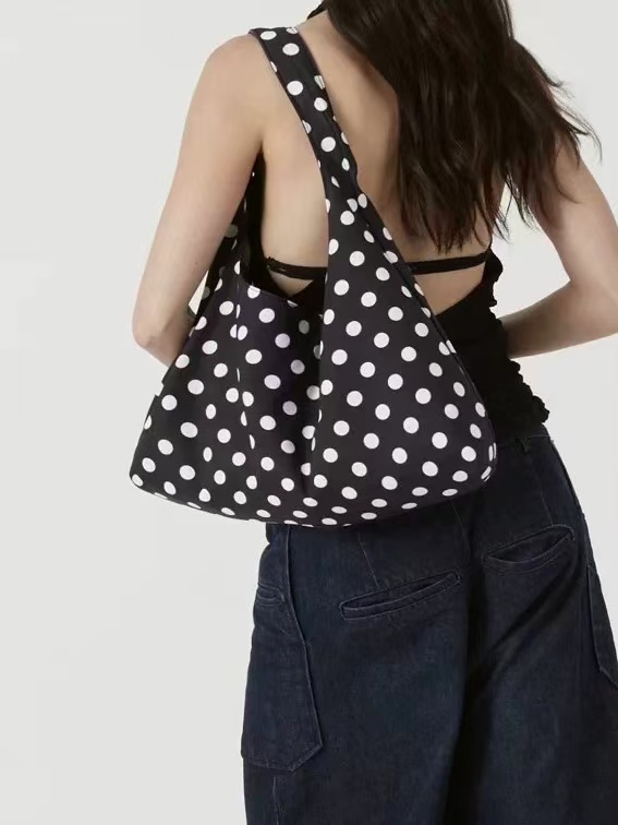 Large Capacity Black and White Polka Dot Canvas Tote Bag – Casual, Versatile Shoulder Bag for Summer 2025 Fashion Large Capacity Black and White Polka Dot Canvas Tote Bag – Casual, Versatile Shoulder Bag for Summer 2025 Fashion