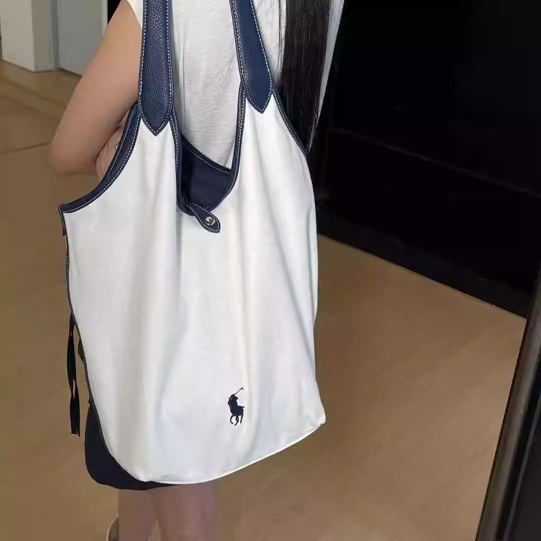 Large Capacity Bucket Bag - 2025 Niche Design Versatile Commuter Shoulder Tote for Women - Chic Fashion Handbag