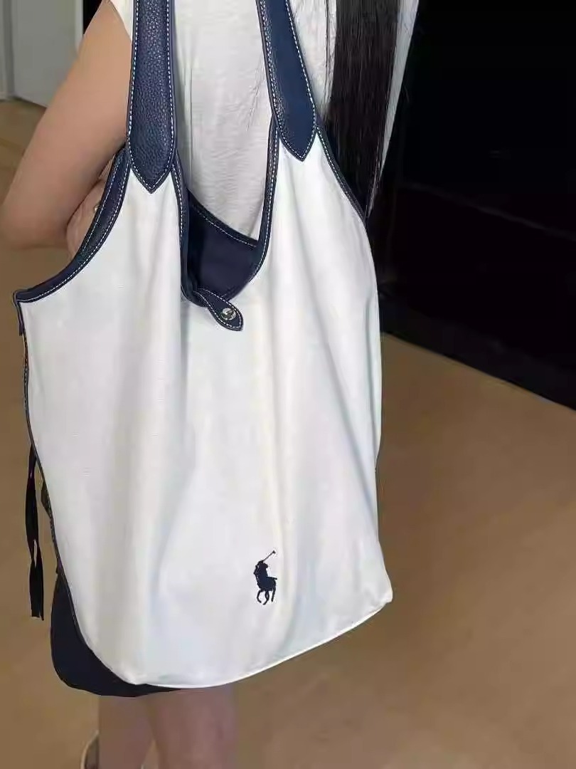 Large Capacity Bucket Bag - 2025 Niche Design Versatile Commuter Shoulder Tote for Women - Chic Fashion Handbag