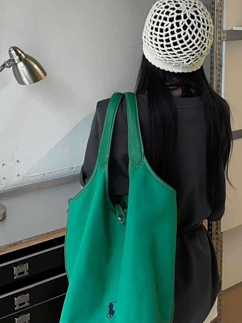 Large Capacity Bucket Bag - 2025 Niche Design Versatile Commuter Shoulder Tote for Women - Chic Fashion Handbag Large Capacity Bucket Bag - 2025 Niche Design Versatile Commuter Shoulder Tote for Women - Chic Fashion Handbag