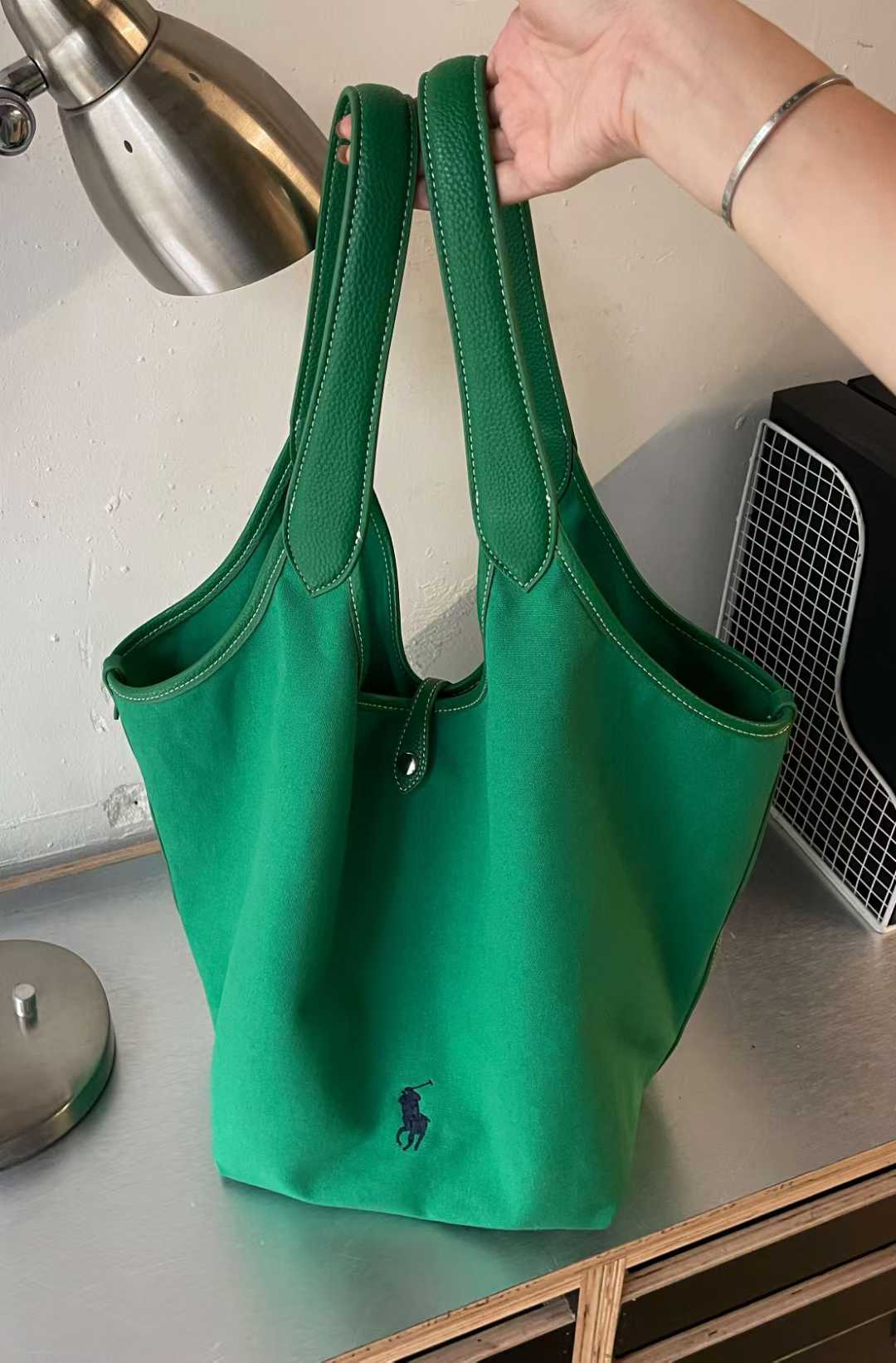 Large Capacity Bucket Bag - 2025 Niche Design Versatile Commuter Shoulder Tote for Women - Chic Fashion Handbag Large Capacity Bucket Bag - 2025 Niche Design Versatile Commuter Shoulder Tote for Women - Chic Fashion Handbag