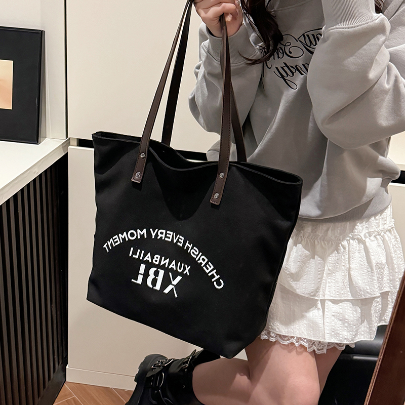 Large Capacity Canvas Shoulder Bag for Women - Versatile Commuter Tote for College Students - Stylish 2025 Design