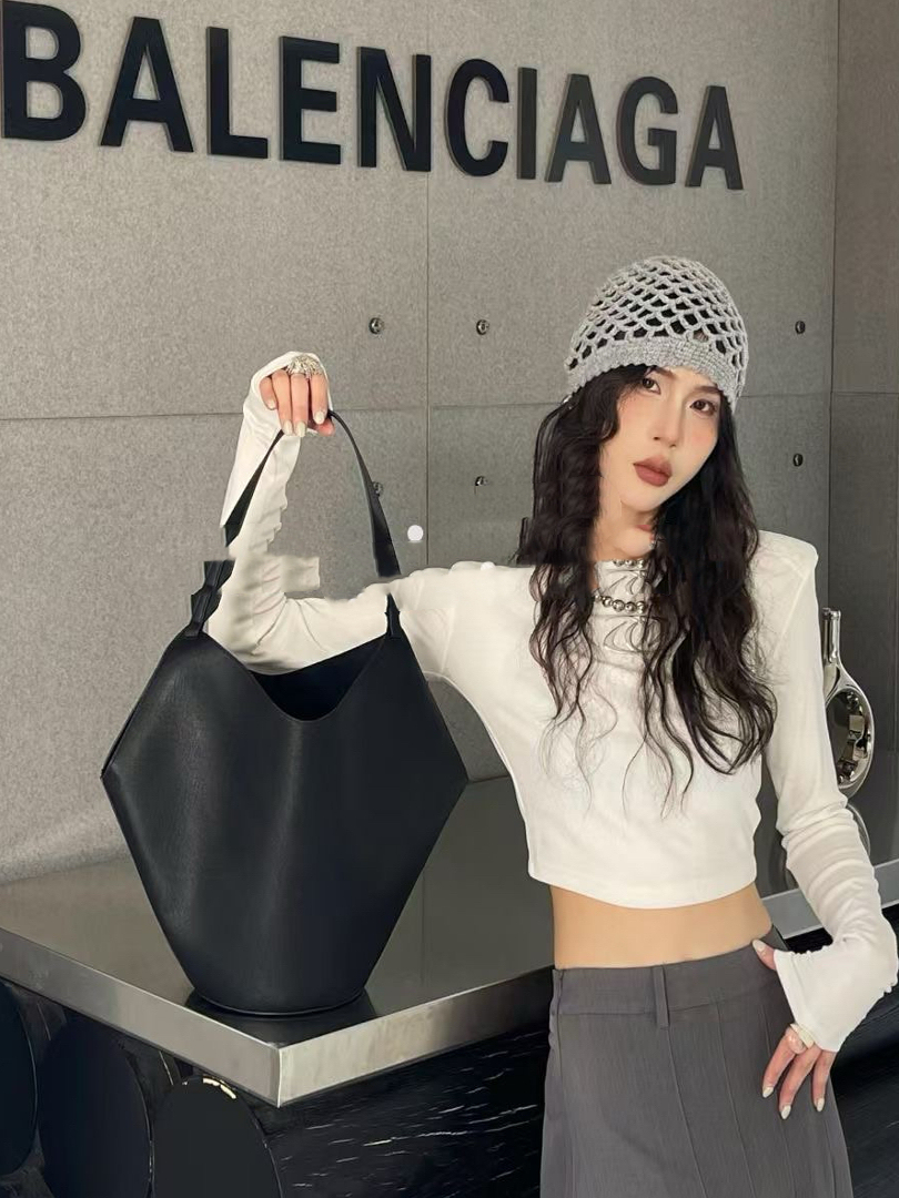 Large Capacity Irregular Bucket Bag - 2025 Fashion Versatile Casual Tote for Women, Trendy Internet Celebrity Style Large Capacity Irregular Bucket Bag - 2025 Fashion Versatile Casual Tote for Women, Trendy Internet Celebrity Style