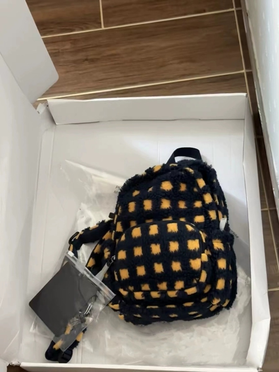 Large Capacity Plush Plaid Backpack for College Students, Versatile Lamb Wool Mini Commuter Bag Large Capacity Plush Plaid Backpack for College Students, Versatile Lamb Wool Mini Commuter Bag