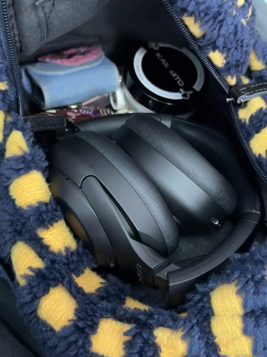 Large Capacity Plush Plaid Backpack for College Students, Versatile Lamb Wool Mini Commuter Bag Large Capacity Plush Plaid Backpack for College Students, Versatile Lamb Wool Mini Commuter Bag