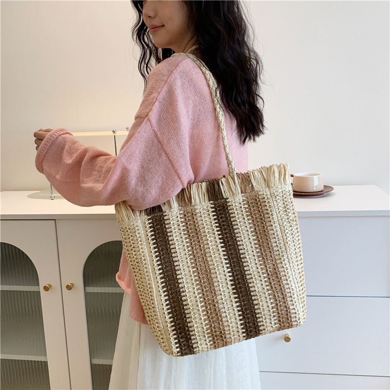 Large Capacity Woven Shoulder Bag for Women - 2025 New Style Beach Tote for Seaside Vacation & Commuter Use Large Capacity Woven Shoulder Bag for Women - 2025 New Style Beach Tote for Seaside Vacation & Commuter Use