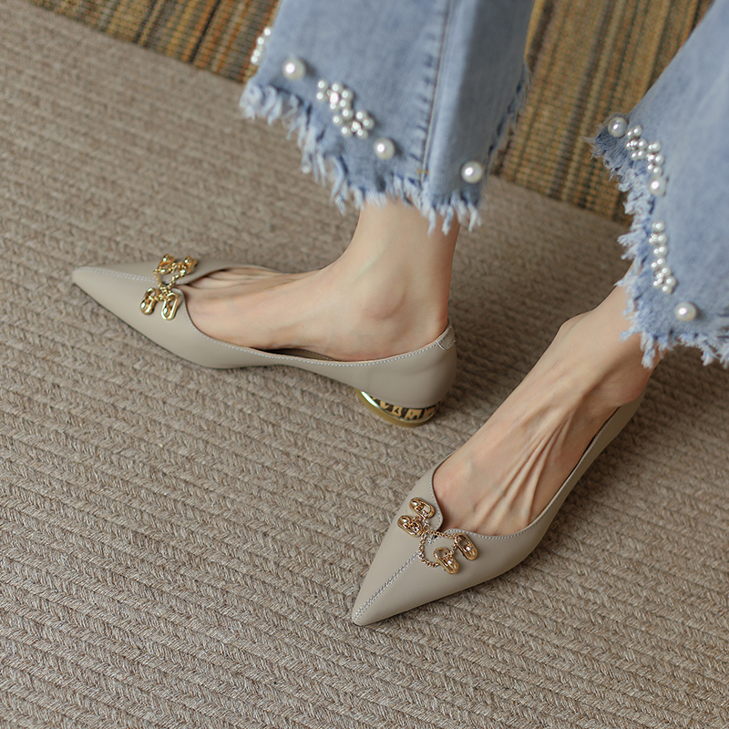 Leopard Print Pointed Toe Flat Shoes for Women - Giant Fairy Design, Genuine Leather, Metal Chain Detail, Trendy and Unique Style Leopard Print Pointed Toe Flat Shoes for Women - Giant Fairy Design, Genuine Leather, Metal Chain Detail, Trendy and Unique Style